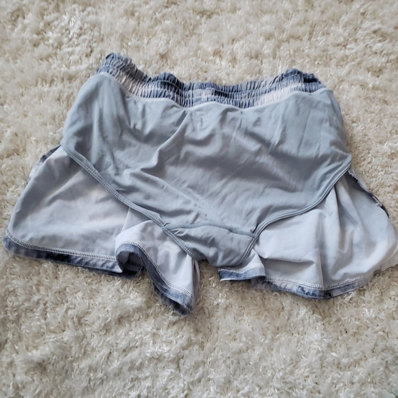 Athleta Athletic Shorts Running Workout Camouflage Camo gray white Womens Medium - Picture 6 of 7